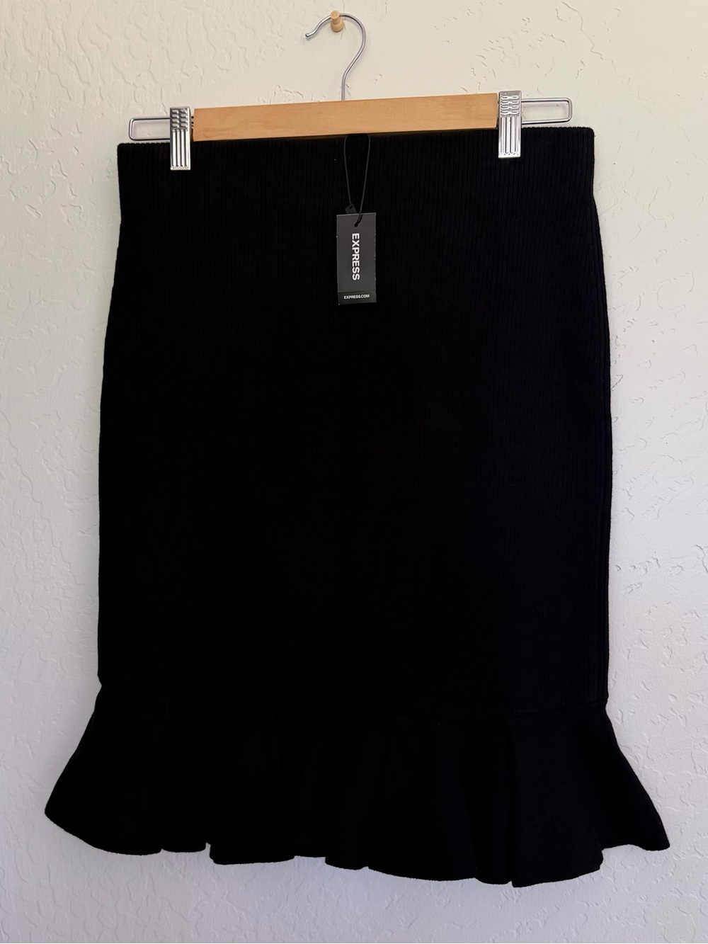 NWT Express Black Ribbed Knit Ruffle Hem Midi Skirt Size M